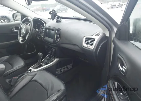 2018 Jeep Compass Latitude 4X4 z USA, uszkodzony, nr VIN 3C4NJDBB1JT331764